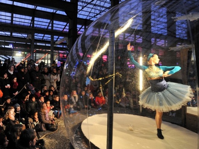 La ballerine dans la boule à Neige