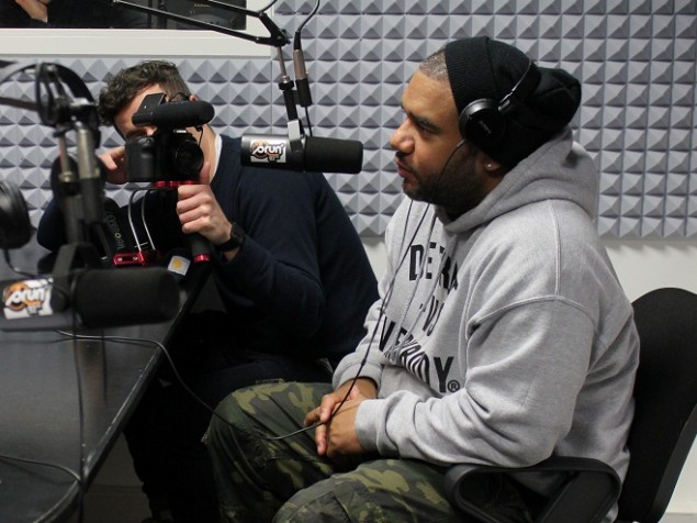 Apollo Brown dans les studios de Prun'