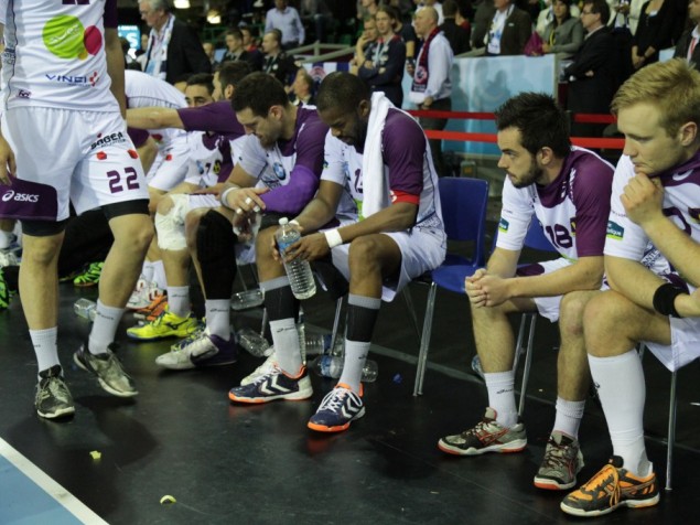 Les joueurs du HBC Nantes après leur défaite en finale