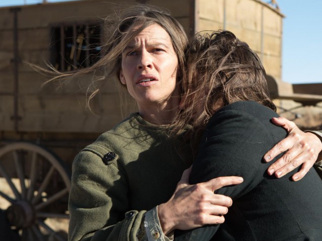 Hilary Swank dans le rôle de Mary Bee Cuddy dans Homesman