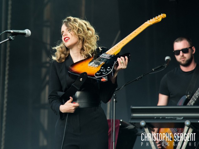 Anna Calvi a su en subjuguer plus d'un.