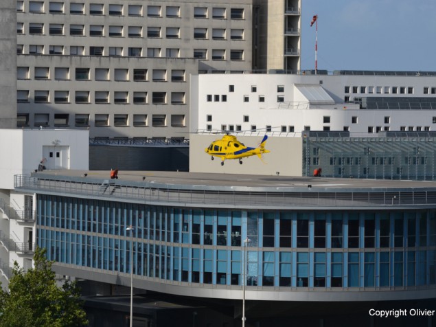 L'hélicoptère des services d'urgences au CHU Hôtel Dieu de Nantes