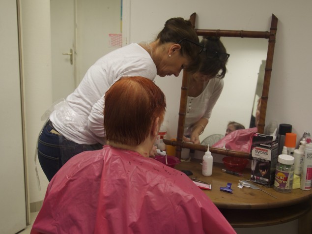 Au centre d'accueil de jour pour femmes des resto du Coeur 44, un service coiffure et beauté est proposé aux femmes accueillies. 