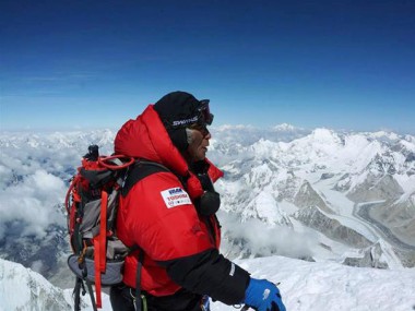 Yuichiro Miura au sommet de l'Everest: le plus vieil alpiniste à avoir gravi la plus haute montagne du monde