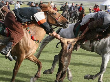 Grande phase de jeu de buzkashi (désolé pour ceux qui sont en plein petit-déj)