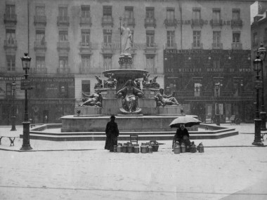 Marchandes de lait en 1900 Place Royale à Nantes