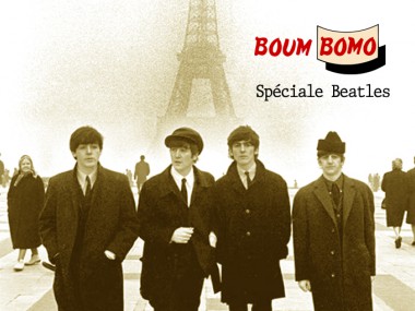 Les Beatles devant la Tour Eiffel