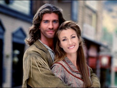 Jane Seymour dans le rôle de docteur Quinn et Joe Lando dans celui de Byron Scully dans la série 