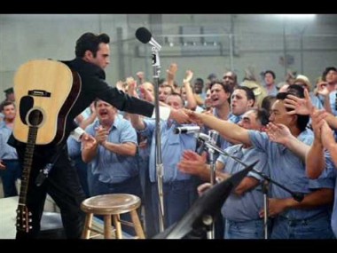 Johnny Cash en concert dans la prison de Folsom dans le Montanta, 1968